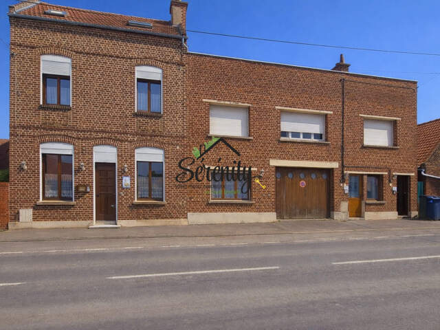 Immeuble avec 2 locataires et une maison — photo du bien