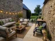 Maison en pierre avec terrasse, jardin et vue dégagée — photo 2