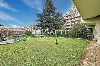 Commerce 12 pièces 884000 €