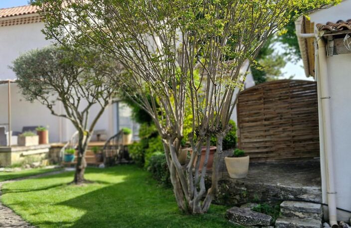 Une maison pensée pour le bonheur en famille /  5 pièces, 3 chambres, de beaux espaces de vie et un cadre paisible : le compromis parfait entre confort, convivialité et qualité de vie. — photo 4