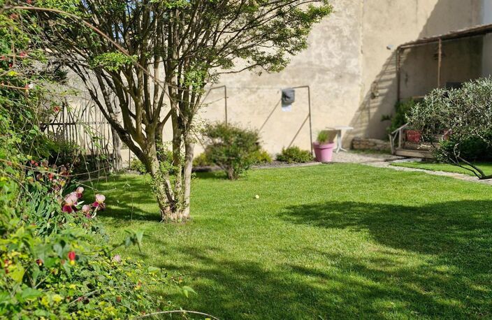 Une maison pensée pour le bonheur en famille /  5 pièces, 3 chambres, de beaux espaces de vie et un cadre paisible : le compromis parfait entre confort, convivialité et qualité de vie. — photo 5