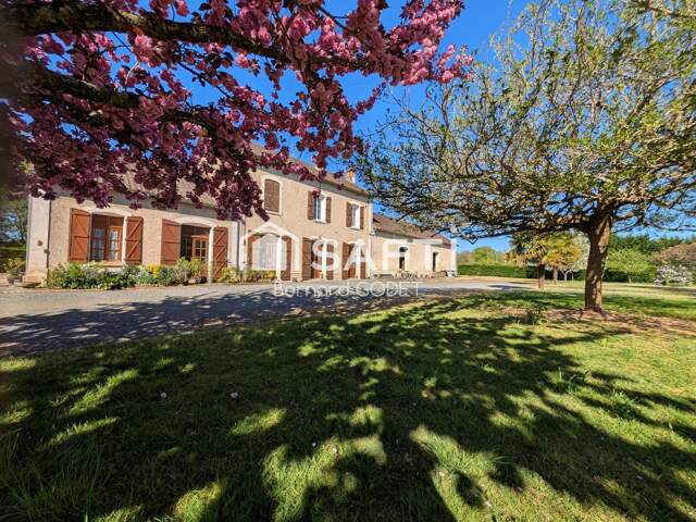 Propriété de caractère au cœur d'un village de charme en Charente — photo du bien