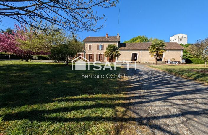 Propriété de caractère au cœur d'un village de charme en Charente — photo 2