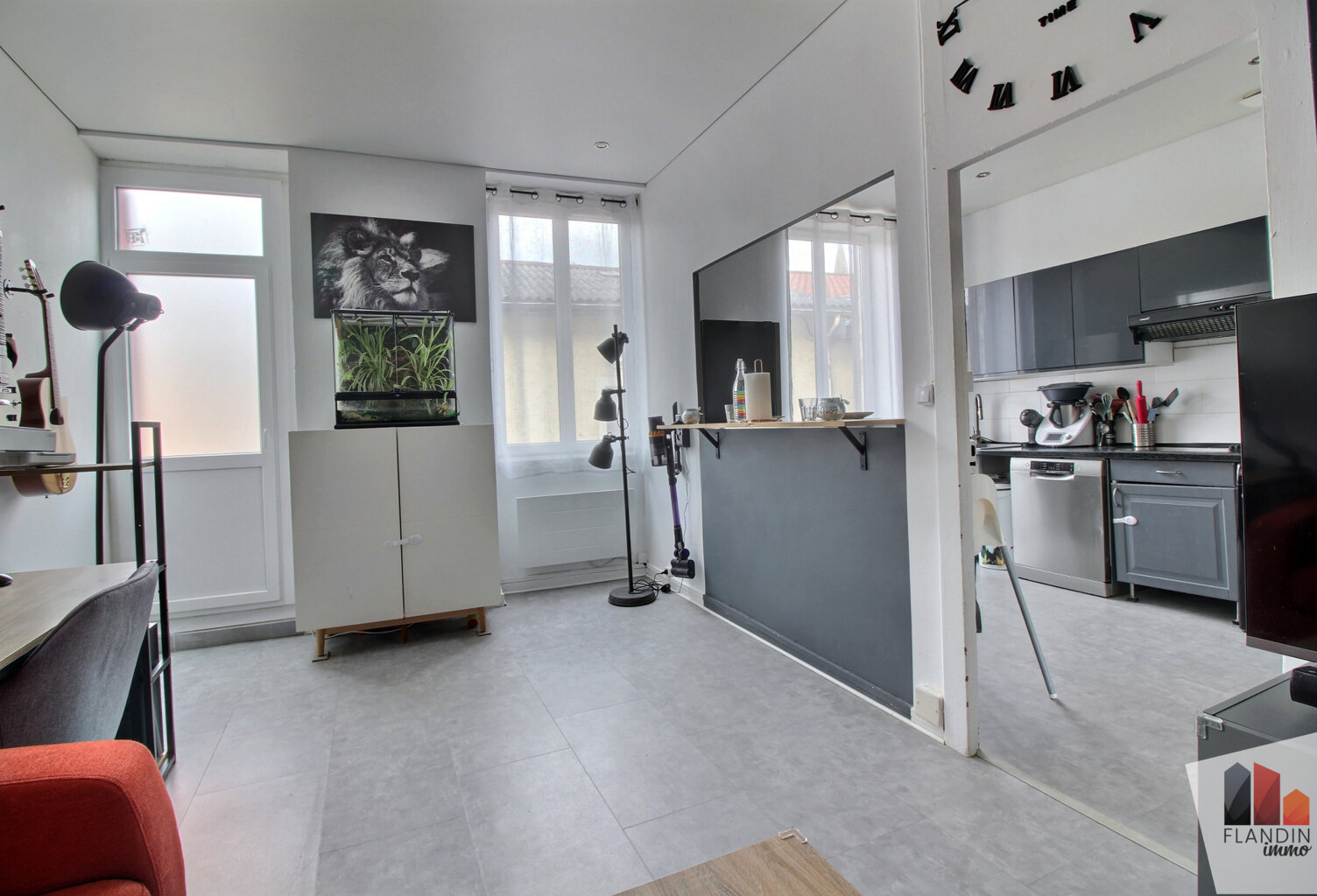 VERNAISON T2 RENOVÉ AVEC BALCON ET CAVE — photo 1