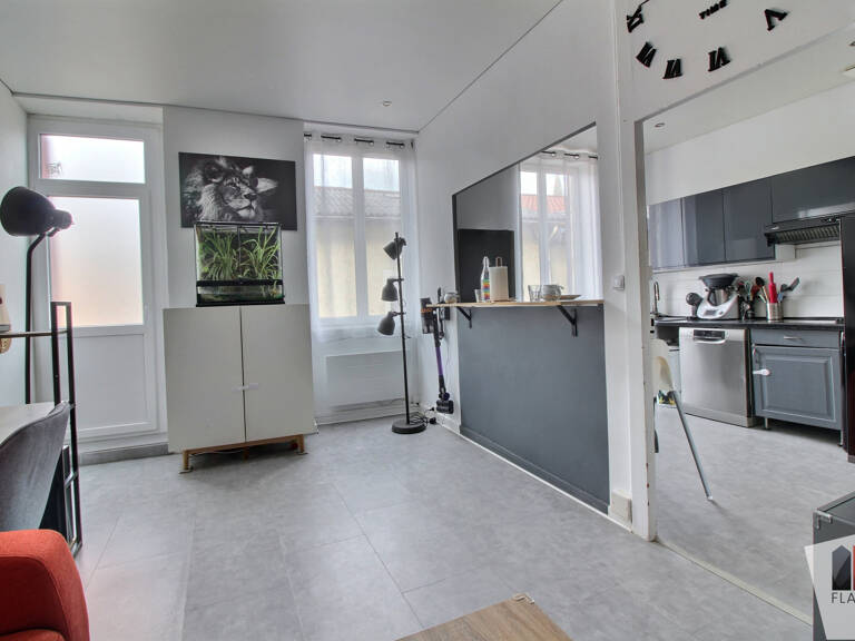 VERNAISON T2 RENOVÉ AVEC BALCON ET CAVE — photo 1
