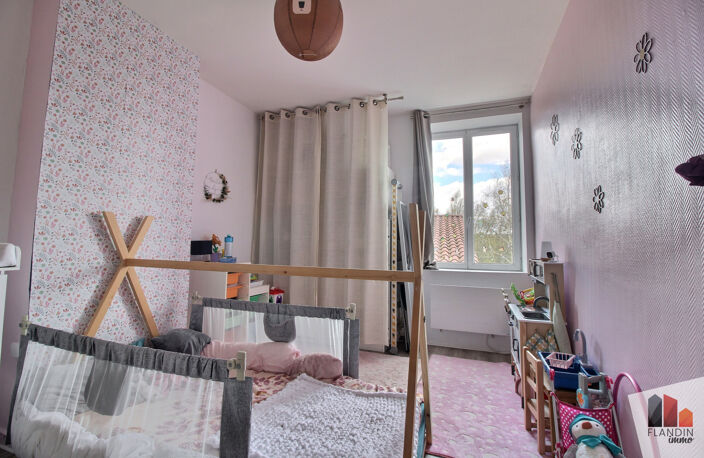 VERNAISON T2 RENOVÉ AVEC BALCON ET CAVE — photo 5