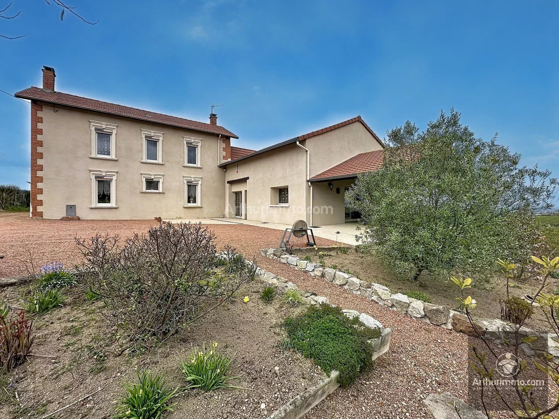 Maison 5 pièces 159 m² · à Lentigny · 159 m² · 369 000 €