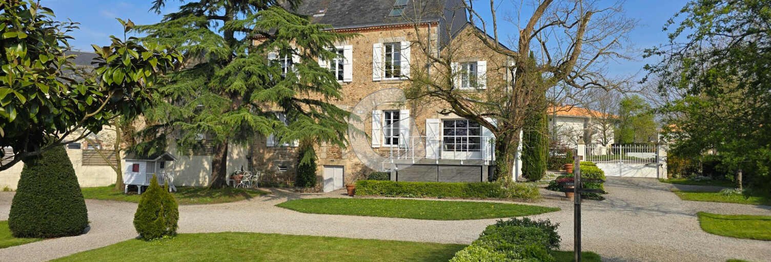 Maison 9 Pièces 274 m² à vendre à Bellevigny (85170)