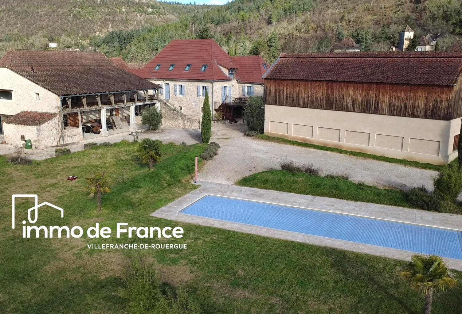 Propriété de 370 m² habitable, maison et gîte, 10 chambres, piscine sur 6403 m² de terrain plat — photo 1
