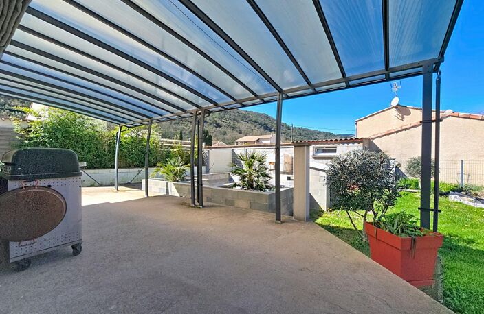 Une maison contemporaine aux volumes généreux, dans un quartier résidentiel recherché, avec piscine et prestations modernes. — photo 5