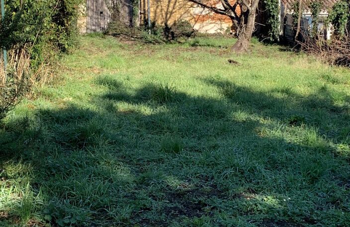 Bâtiment à usage de remise avec jardin, proche des commodités — photo 3