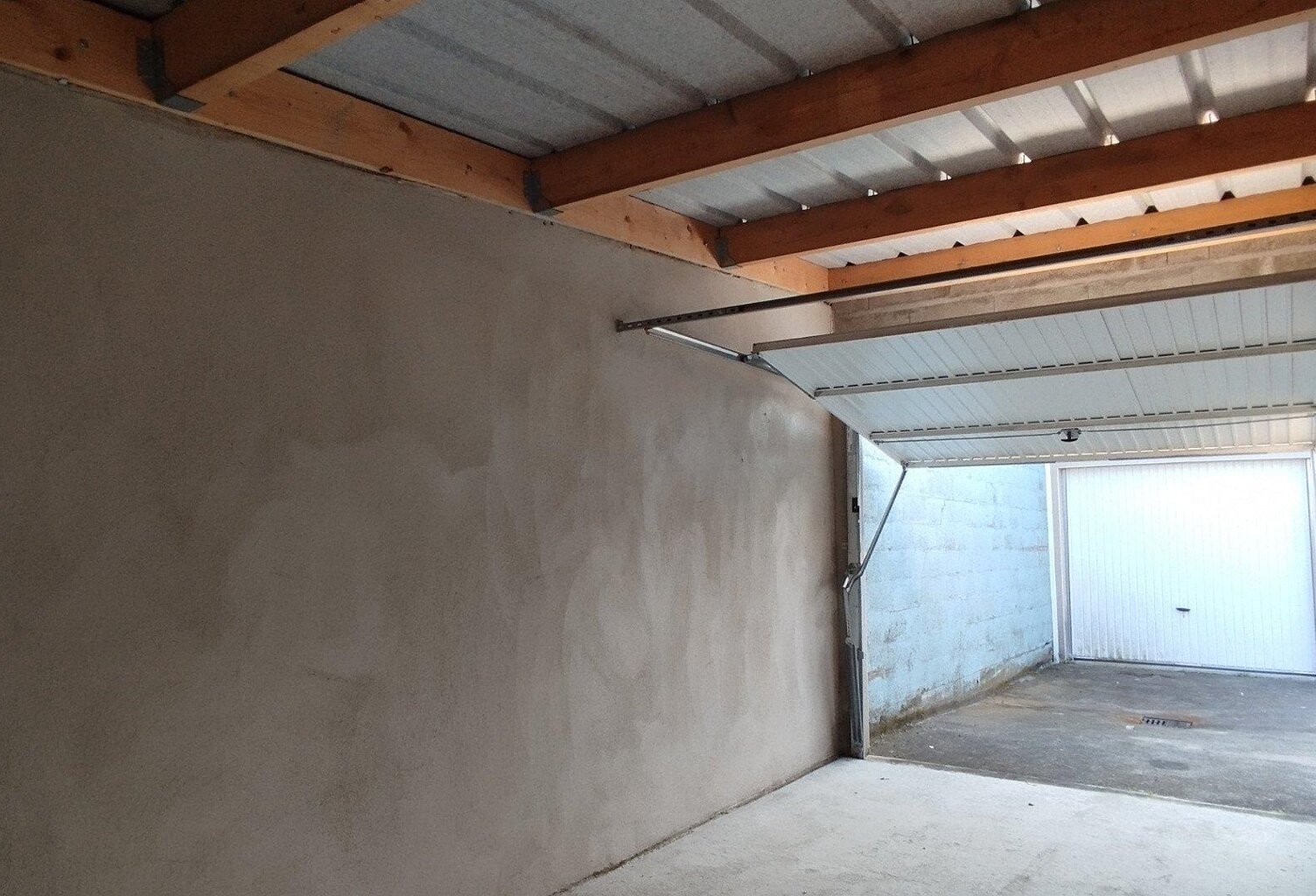 Garage spacieux et sécurisé : l'opportunité rare pour stationner ou investir — photo 1