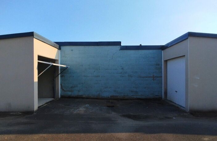 Garage spacieux et sécurisé : l'opportunité rare pour stationner ou investir — photo 2
