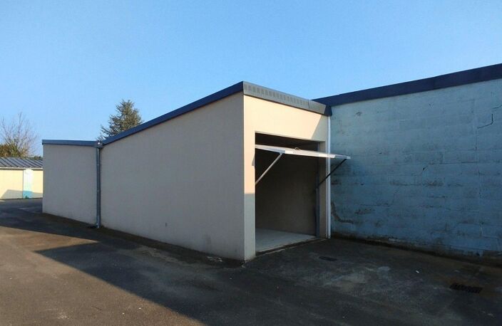 Garage spacieux et sécurisé : l'opportunité rare pour stationner ou investir — photo 3