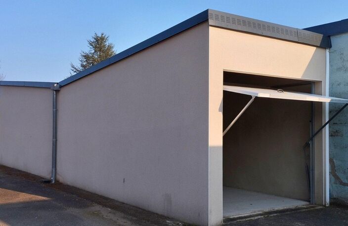 Garage spacieux et sécurisé : l'opportunité rare pour stationner ou investir — photo 5