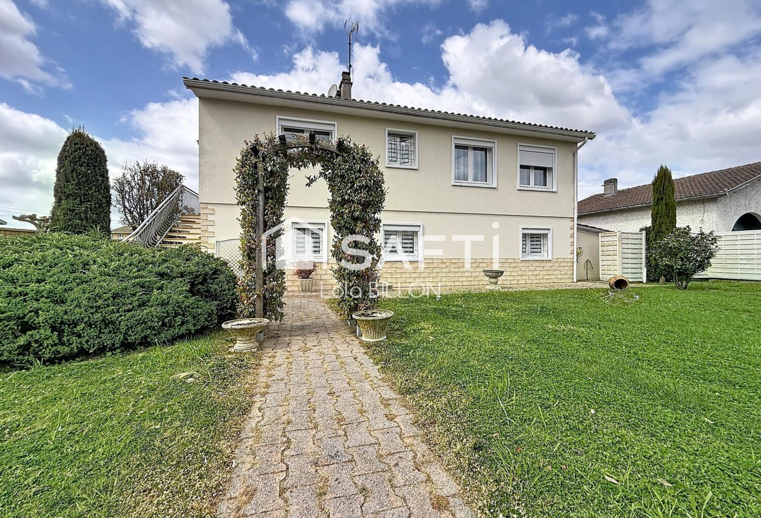Maison familiale au calme sur belle parcelle — photo 1
