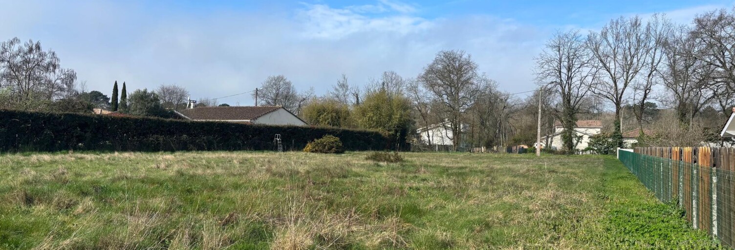 Terrain  1246 m² à vendre à Le Pian-Médoc (33290)