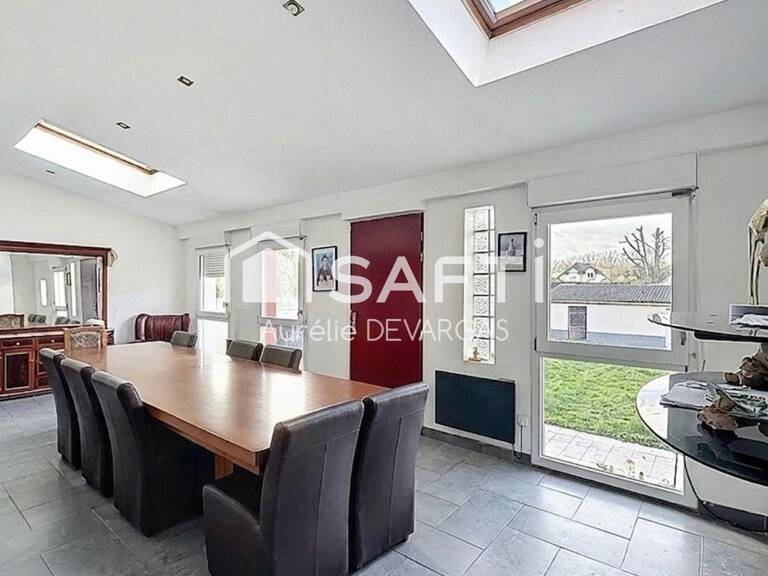 Maison familiale offrant de beaux volumes et un cadre de vie agréable — photo 1