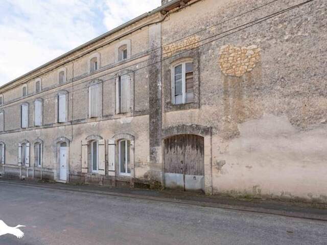 Maison en pierre de 8 pièces principales — photo du bien