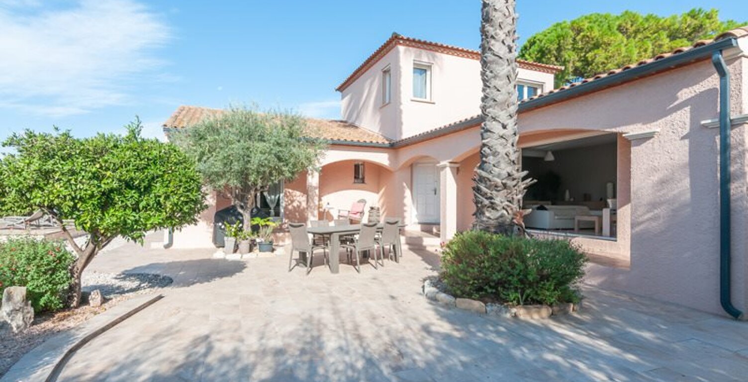 Villa de 5 pièces principales — photo 1