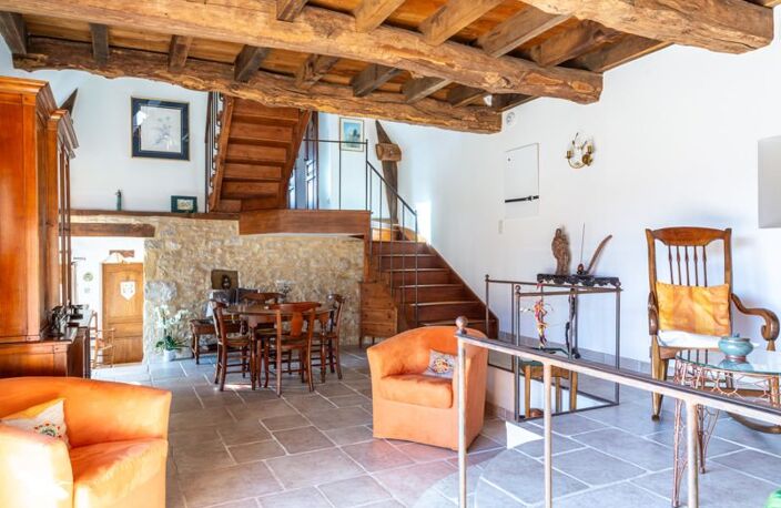 Maison en pierre de 7 pièces principales — photo 3