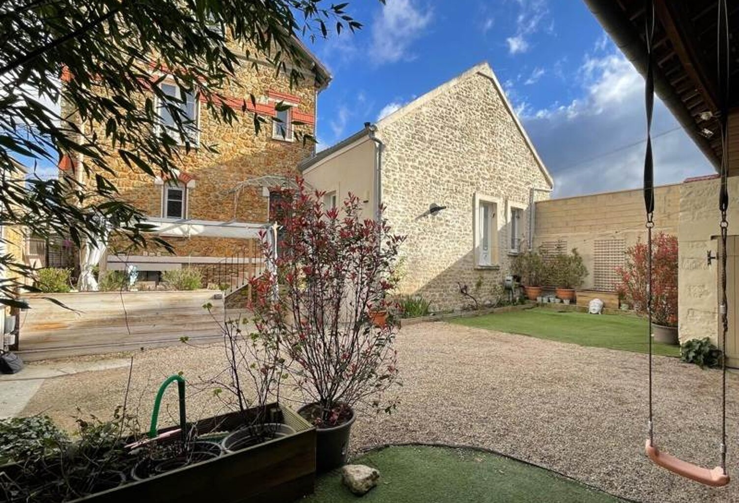 Maison en pierre de 11 pièces principales — photo 1