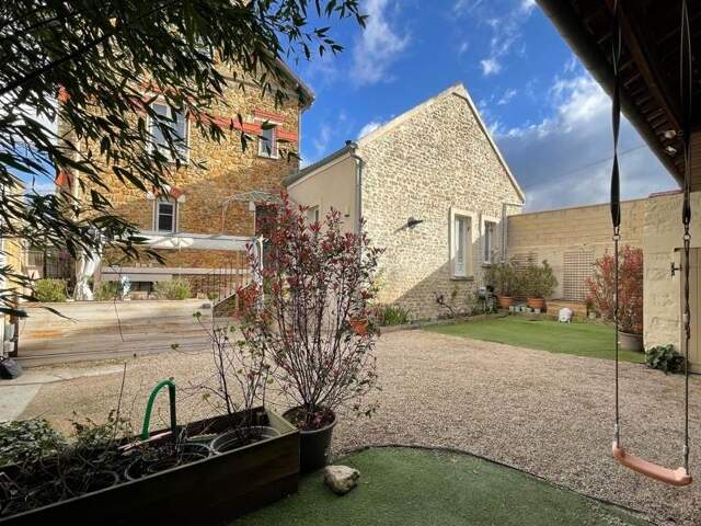 Maison en pierre de 11 pièces principales — photo du bien