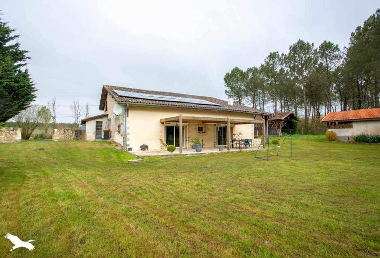 Maison en pierre de 6 pièces principales — photo 1