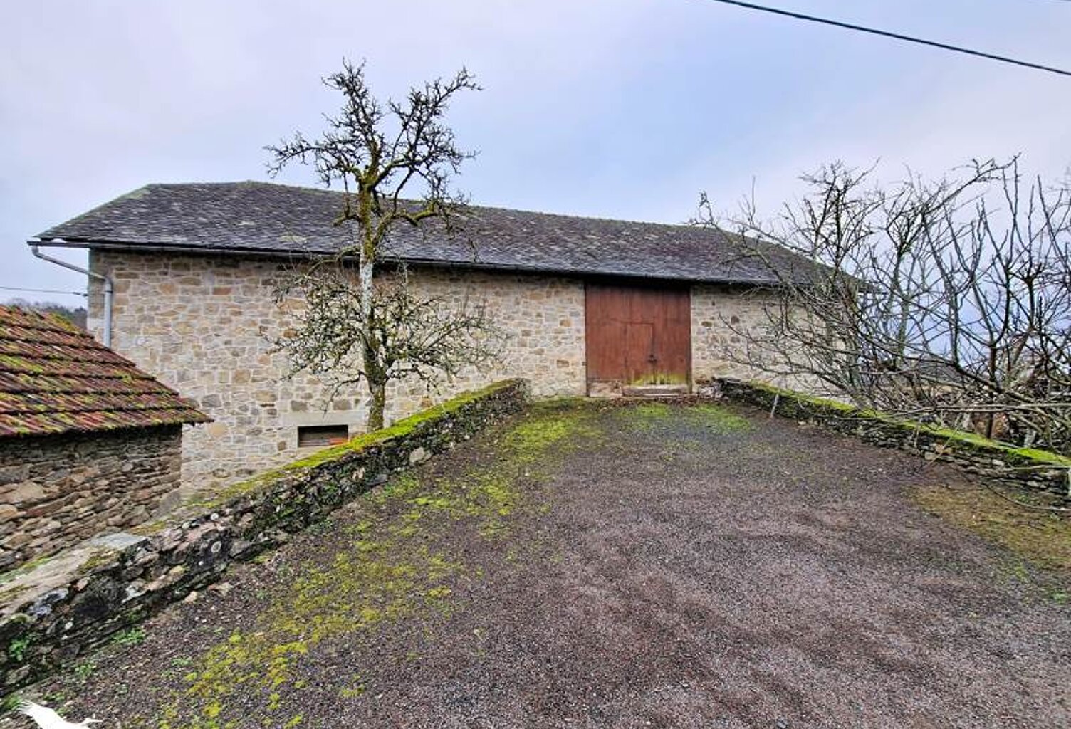 Grange de 1 pièces principales — photo 1