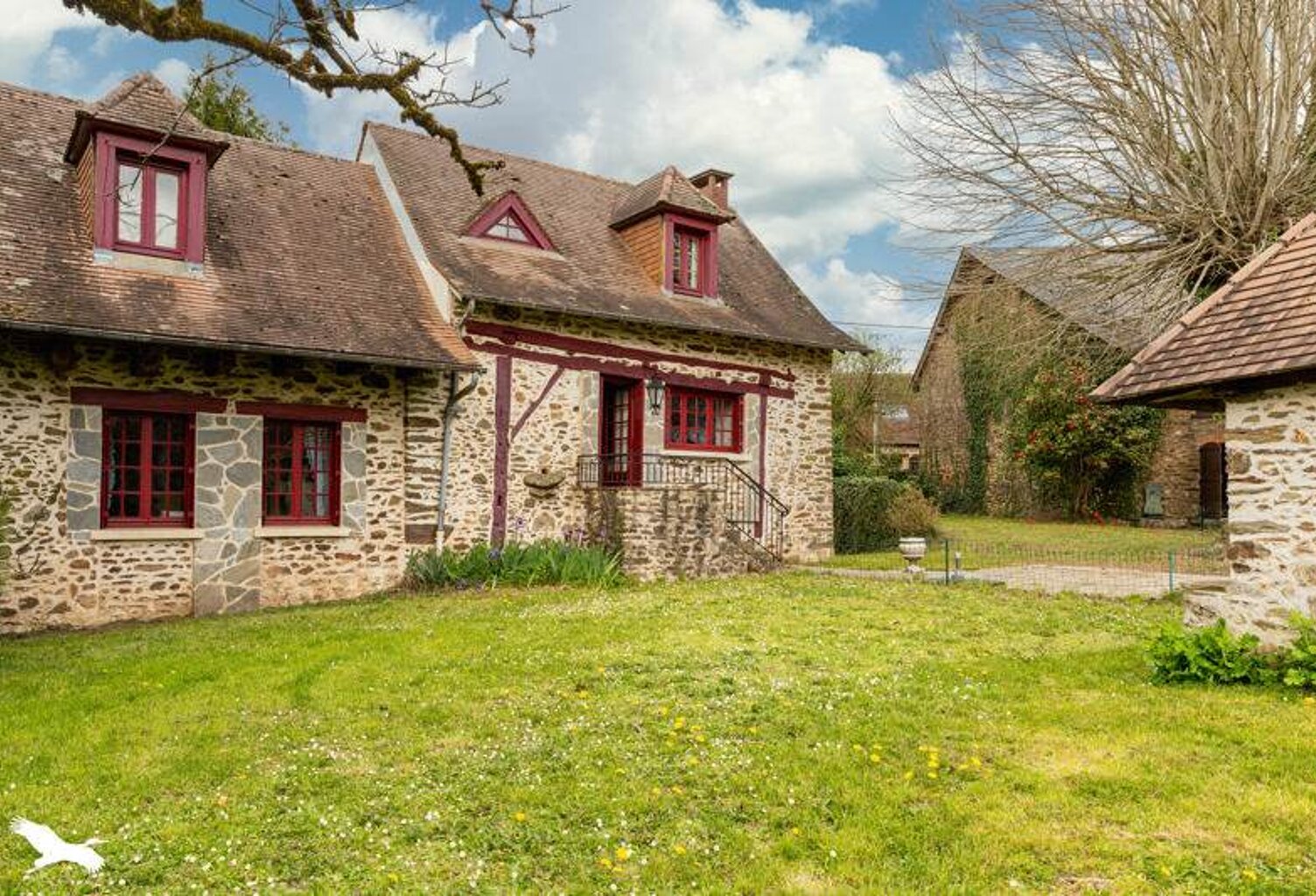 Maison en pierre de 4 pièces principales — photo 1