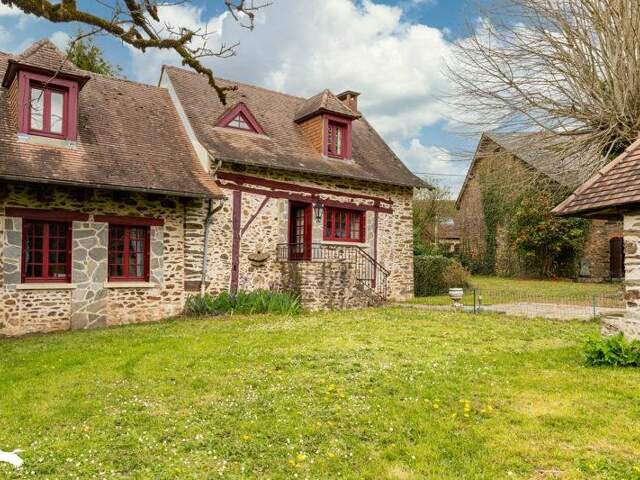 Maison en pierre de 4 pièces principales — photo du bien