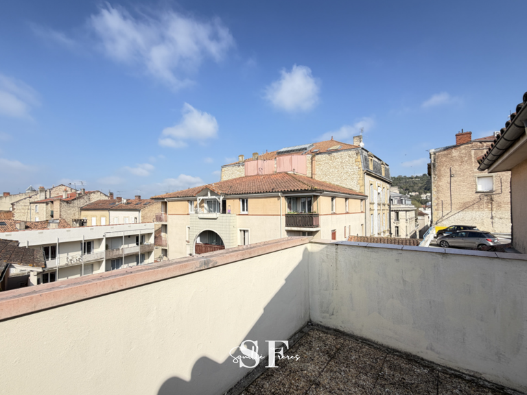 AGEN HYPER CENTRE - APPARTEMENT F2 SPACIEUX AVEC TERRASSE ET PLACE DE PARKING — photo 1
