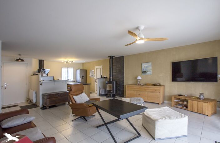 Vente maison 4 pièces 98 m² Saint-Jean-de-Liversay (17170) — photo 3