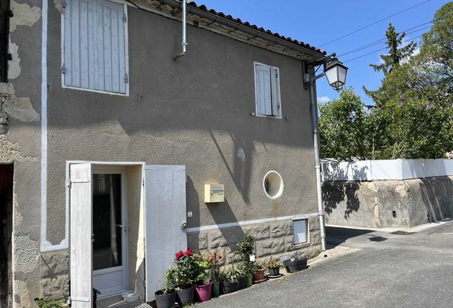 Maison en pierre de 3 pièces principales — photo 1