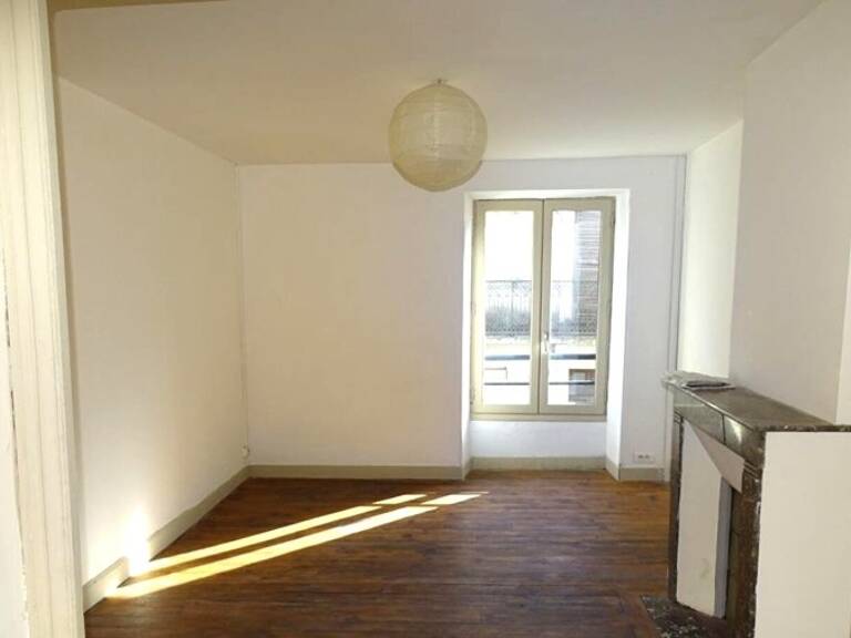 Maison en pierre de 3 pièces principales — photo 1