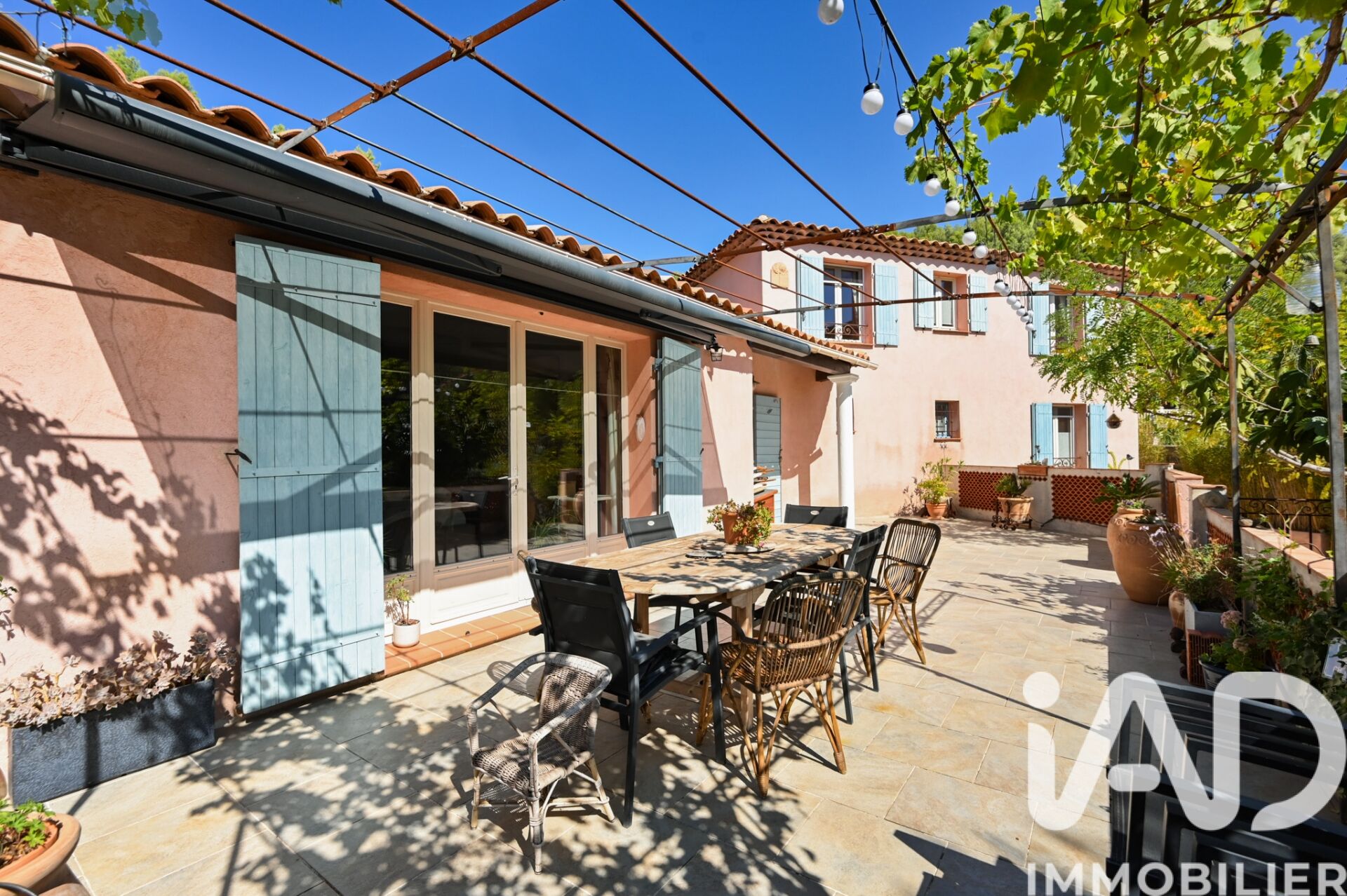 Cuges-Les-Pins - 180m² - 7p. - 5ch.