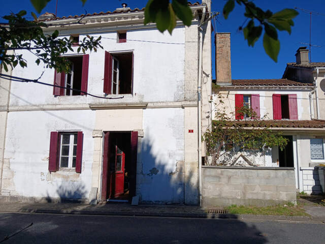 A saisir ! Maison en pierre   Petit prix — photo du bien