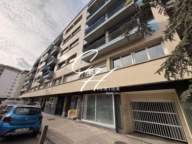 GRENOBLE - GARAGE - SOUS TERRAIN — photo du bien