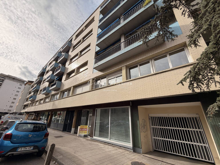 GRENOBLE - GARAGE - SOUS TERRAIN — photo 1