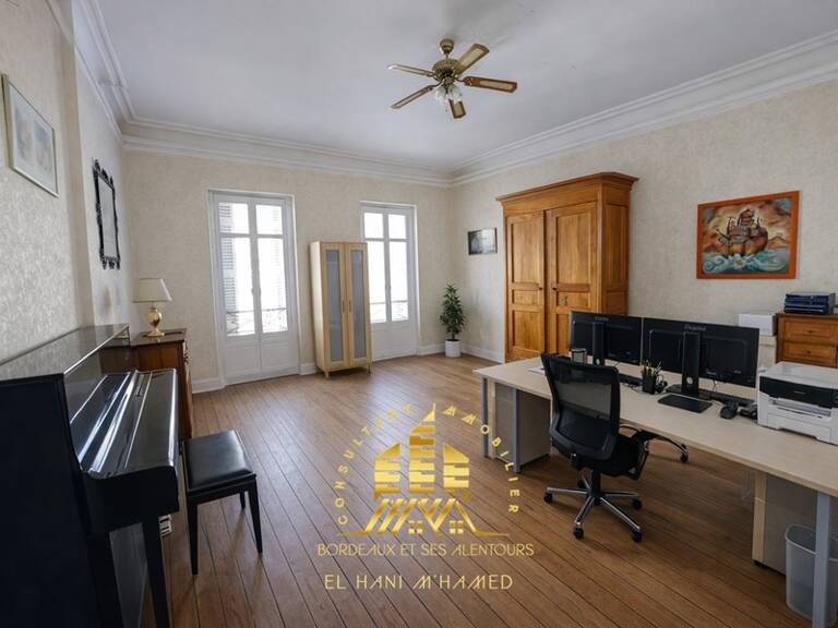 Un immeuble de caractère offrant de nombreuses possibilités, idéal pour un projet familial ou un investissement — photo 1