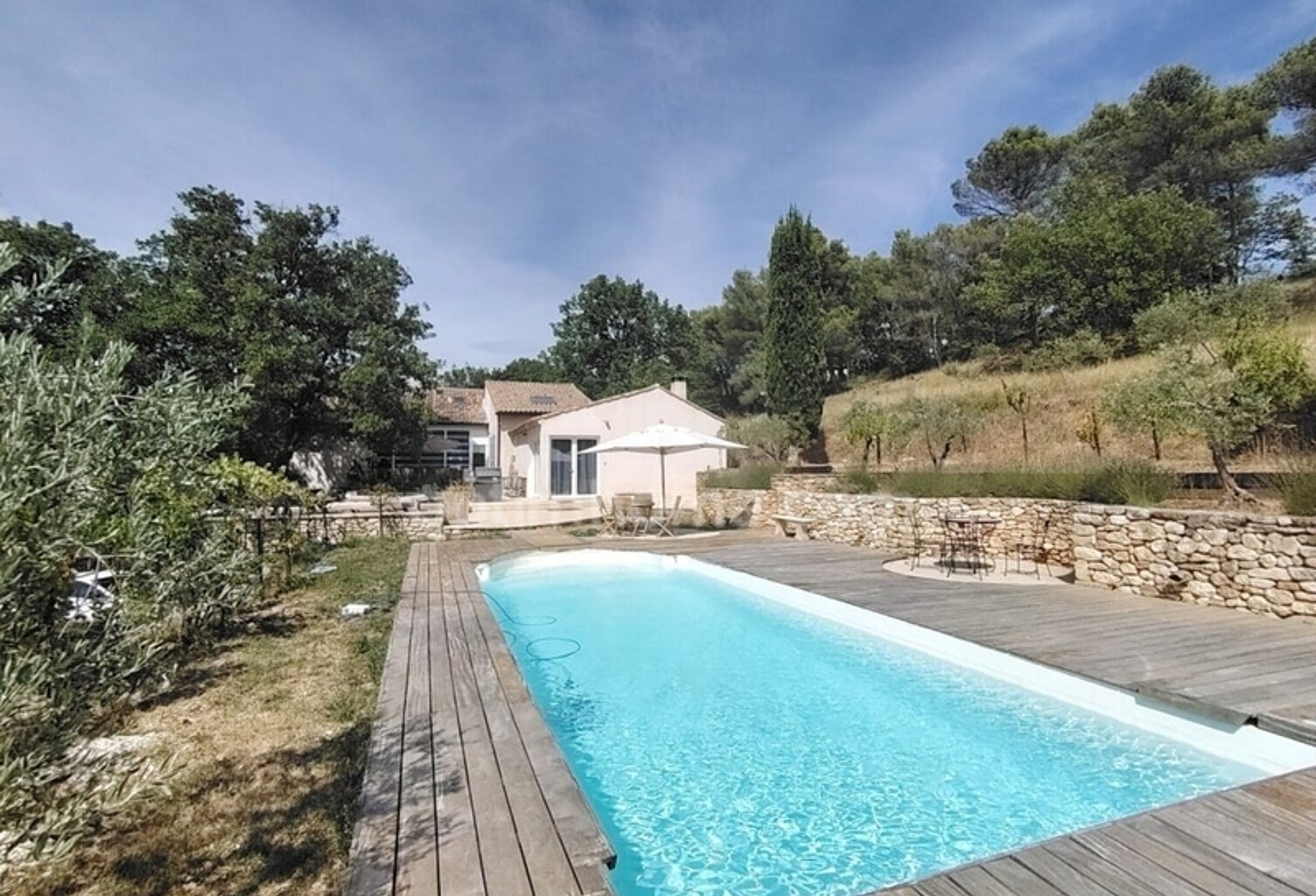Grambois : Belle demaure sur 4600 m2 de terrain — photo 1