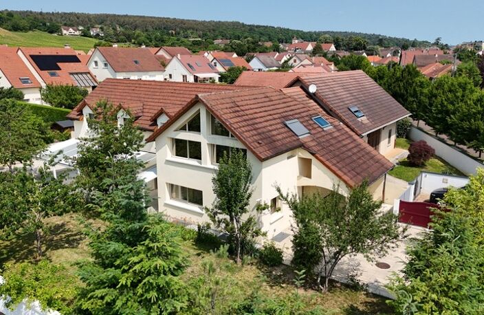 possibilité PMR, Dijon-Sud, Clos du Roy. VILLA T8 de 255 m2, possibilité 8 chambres,  sur un terrain de 790 m2 et 150m2... s-sol chauffé, pour artisan ou famille nombreuse — photo 2