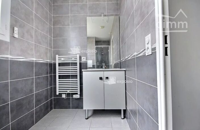 LOCATION VILLARD-BONNOT /BRIGNOUD : STUDIO AVEC TERRASSE ET PLAC — photo 4