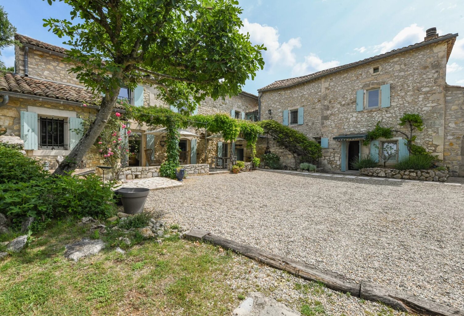 Mas en pierre avec piscine et vue panoramique — photo 1