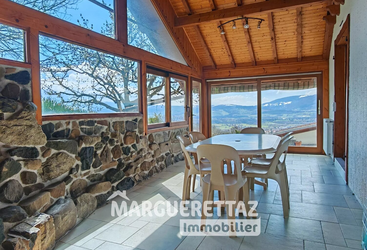 CRANVES-SALES - Maison 4 pièces avec vue panoramique — photo 1