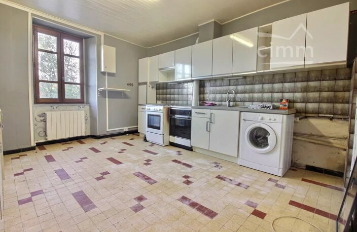 Maison en pierre à rénover au cœur de Lupé — photo 3