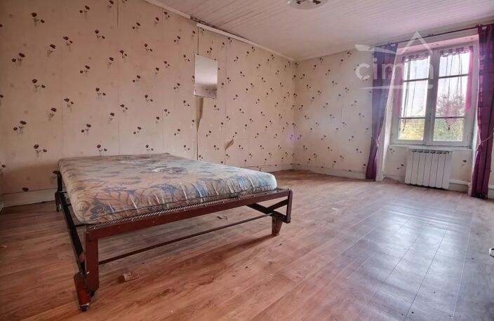 Maison en pierre à rénover au cœur de Lupé — photo 5