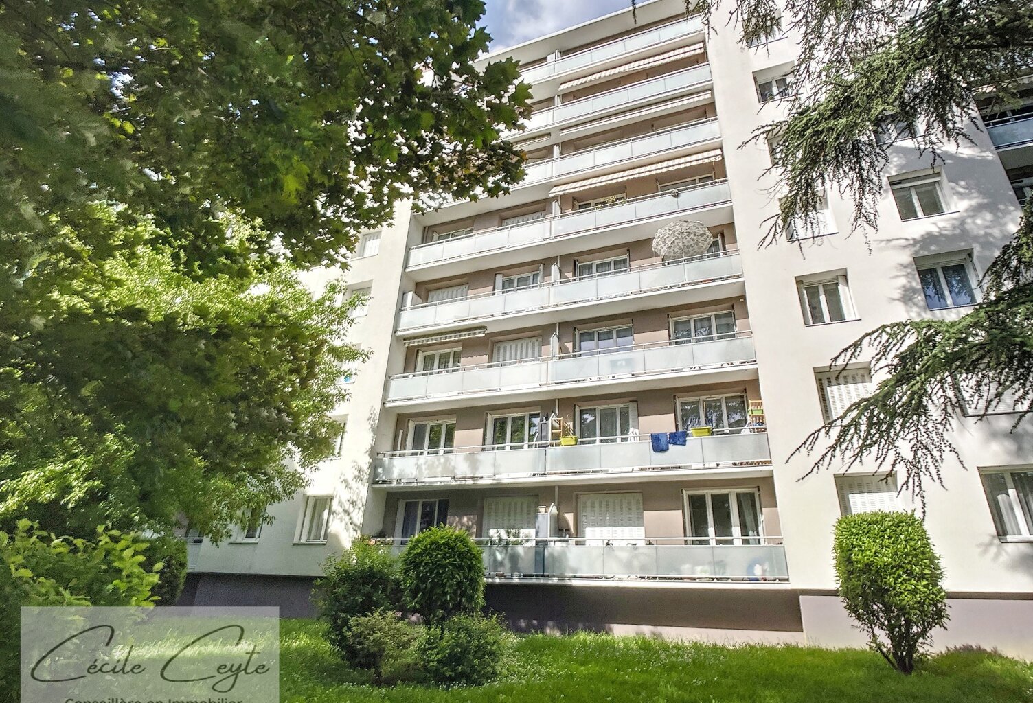 SAINT MARTIN D'HERES (38) Appartement 5 pièces sans travaux, Résidence Hermitage — photo 1
