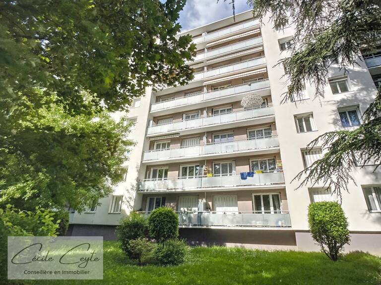 SAINT MARTIN D'HERES (38) Appartement 5 pièces sans travaux, Résidence Hermitage — photo 1