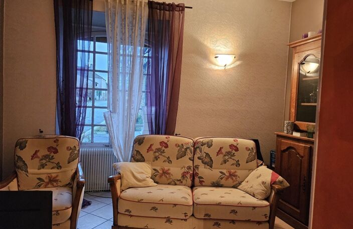 MAISON DE VILLAGE DE 148 M2 TYPE 7 A RENOVER — photo 2